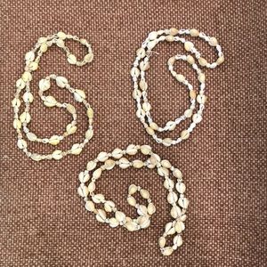 Beautiful Hawaiian seashell necklaces x3